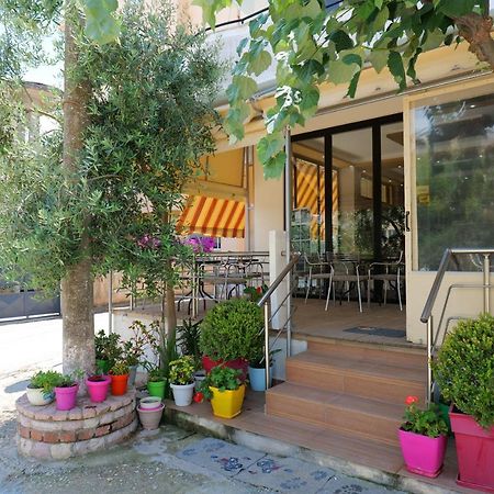 Hotel Adi-Vera Sarandë Exterior foto